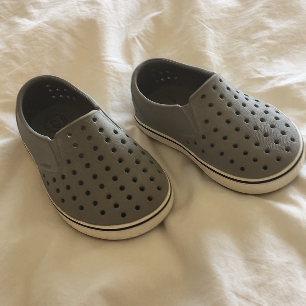 NATIVE Toddler shoes size C6